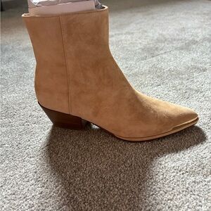 Tan Ankle Boots / NEW